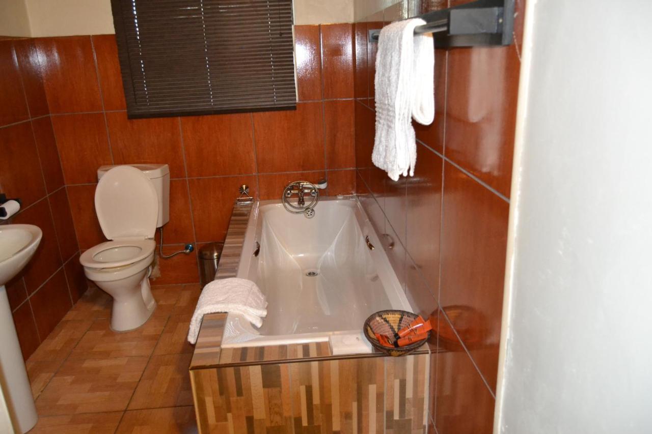 Chobe Sunset Chalets Lesoma Bagian luar foto