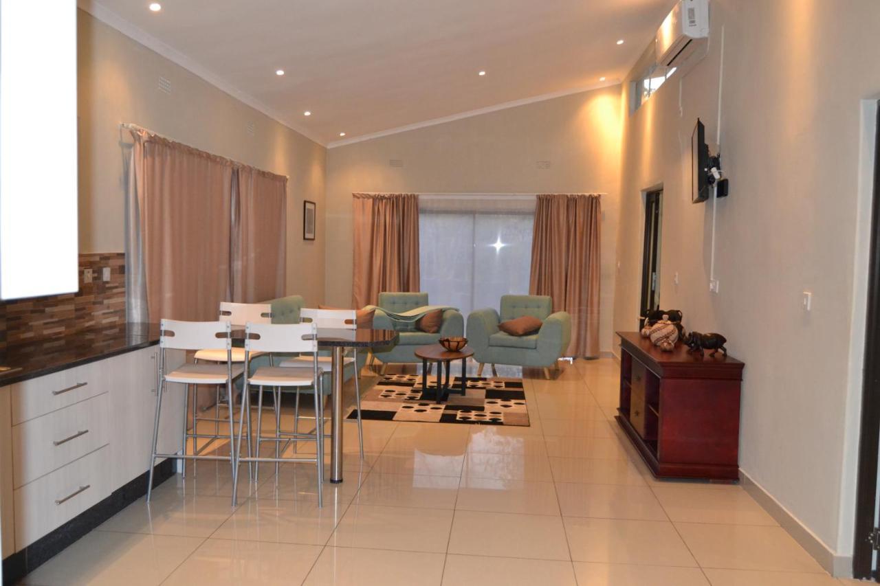 Chobe Sunset Chalets Lesoma Bagian luar foto