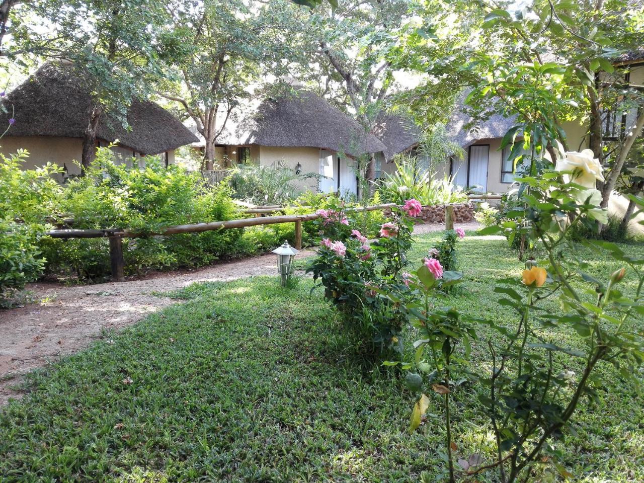 Chobe Sunset Chalets Lesoma Bagian luar foto