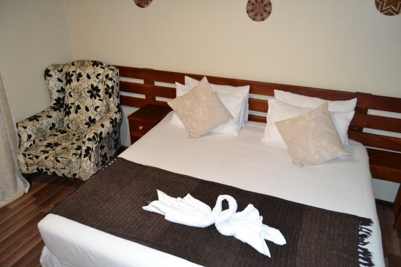 Chobe Sunset Chalets Lesoma Bagian luar foto