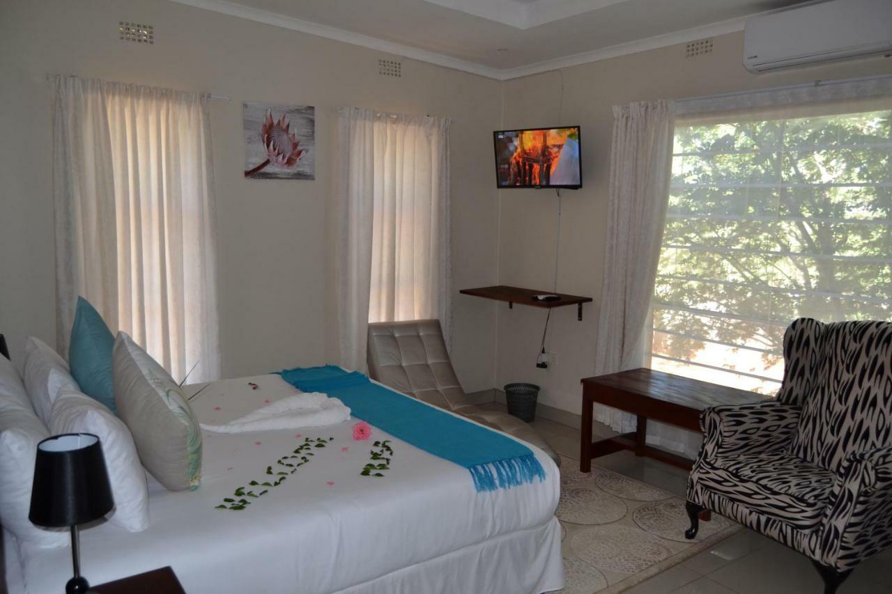Chobe Sunset Chalets Lesoma Bagian luar foto