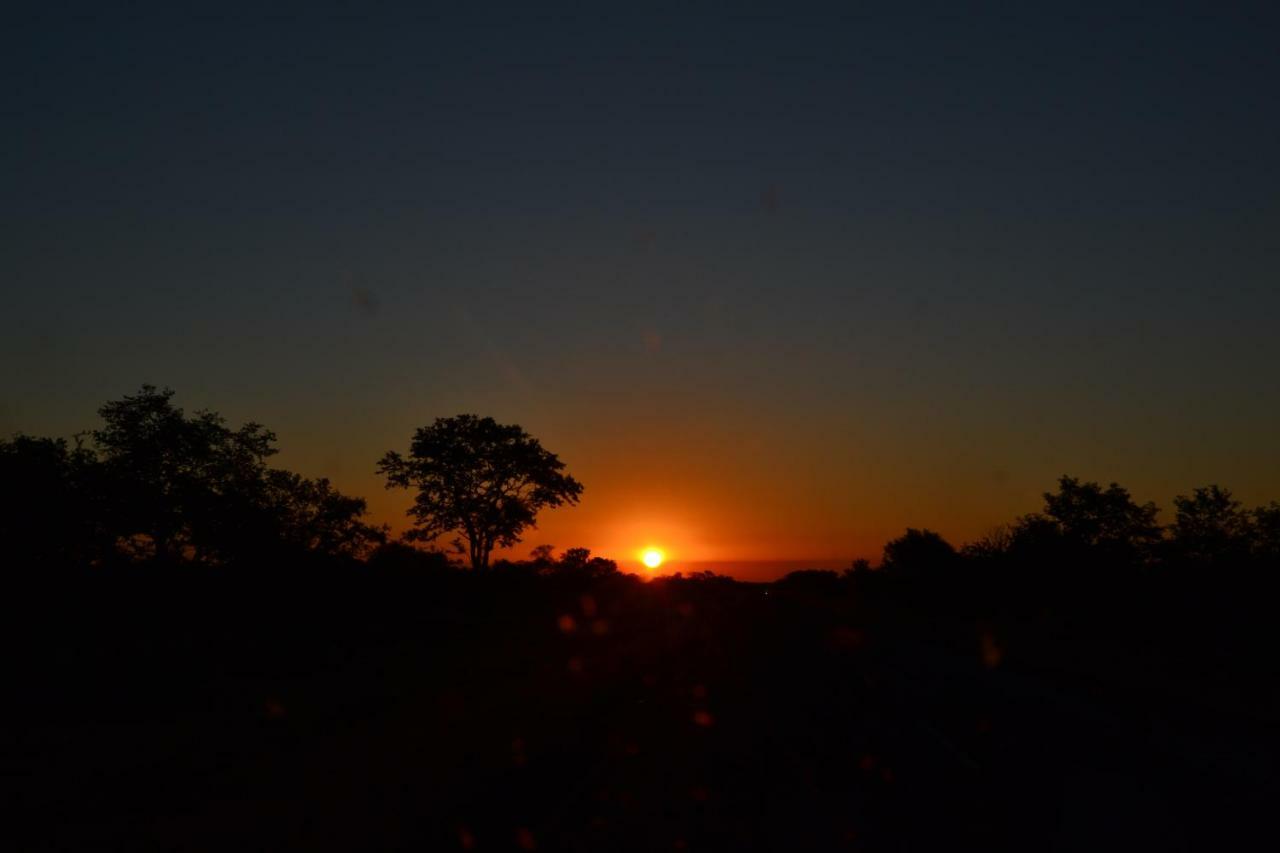 Chobe Sunset Chalets Lesoma Bagian luar foto