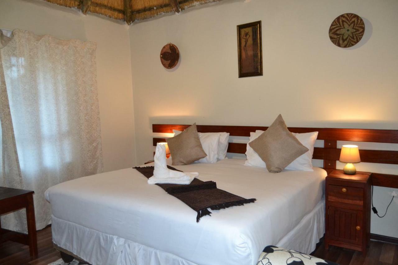 Chobe Sunset Chalets Lesoma Bagian luar foto
